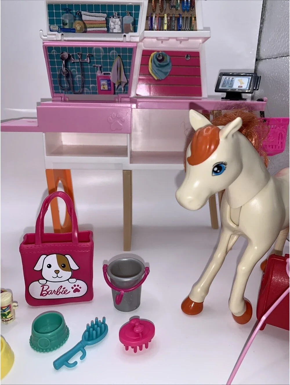 Barbie Pet Boutique Playset 2 Pieces Plus Pet Accessories Dogs Horse Medical Bag
